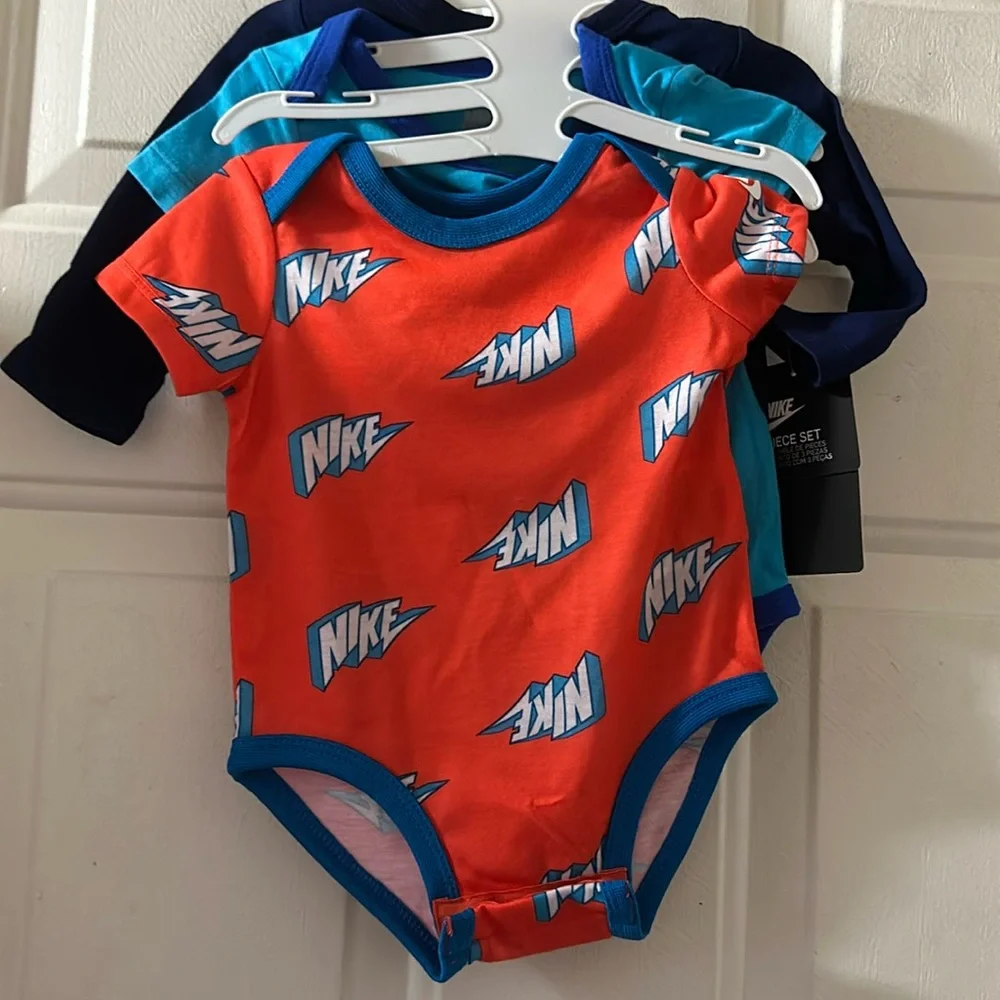 NIKE 3 PIECE ONESIE SET: BLUE/CORAL: NEW WITH TAGS: SIZE 6 MTH